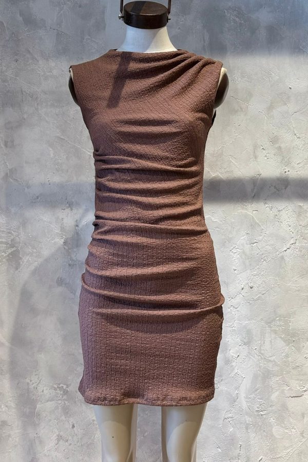 VESTIDO ARRUGADO C/ FRUNCE corto