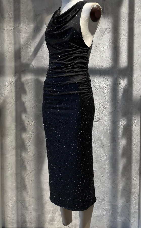 VESTIDO MICROF STRASS LARGO