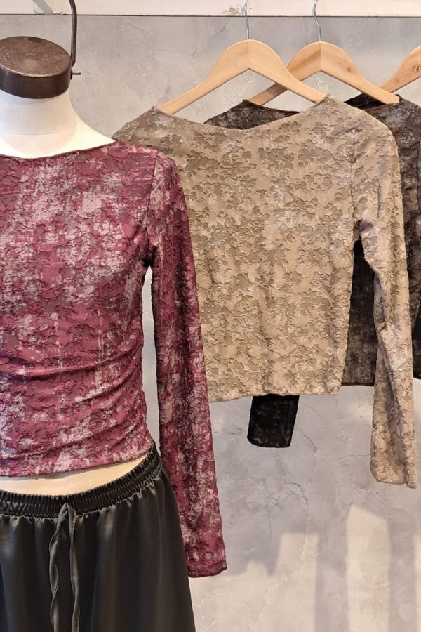 REMERA TUL BATIK MANGA LARGA
