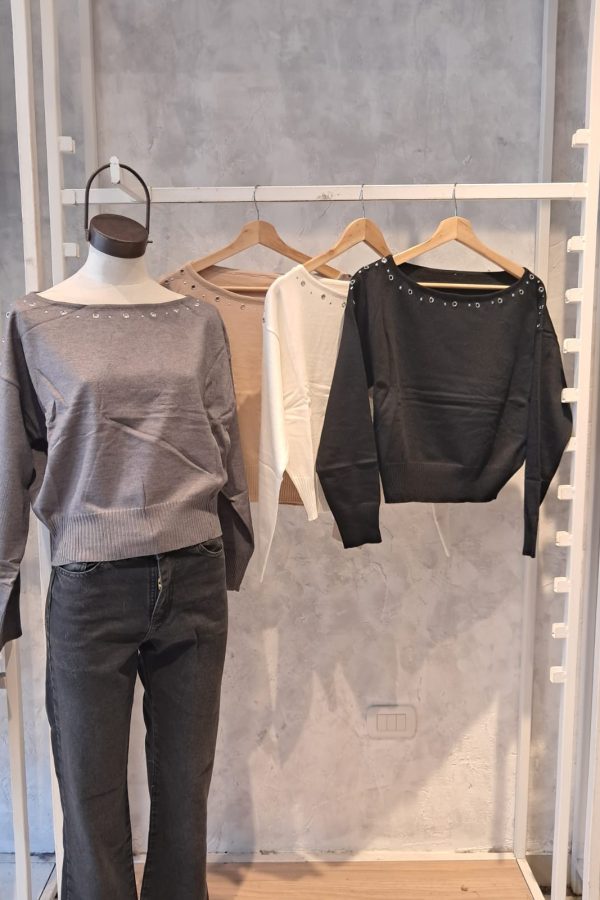 SWEATER OFF SHOULDER CON TACHA IMPORTADO